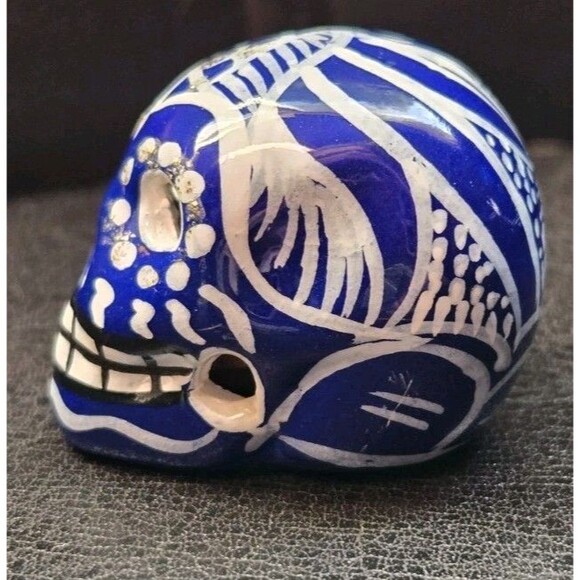 Mexican Ceramic? Sugar Skull Figurine Day Of The Dead Folk Art White Blue 1.25" - Picture 3 of 9